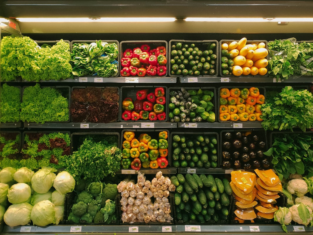 Alimenti biologici freschi al mercato locale